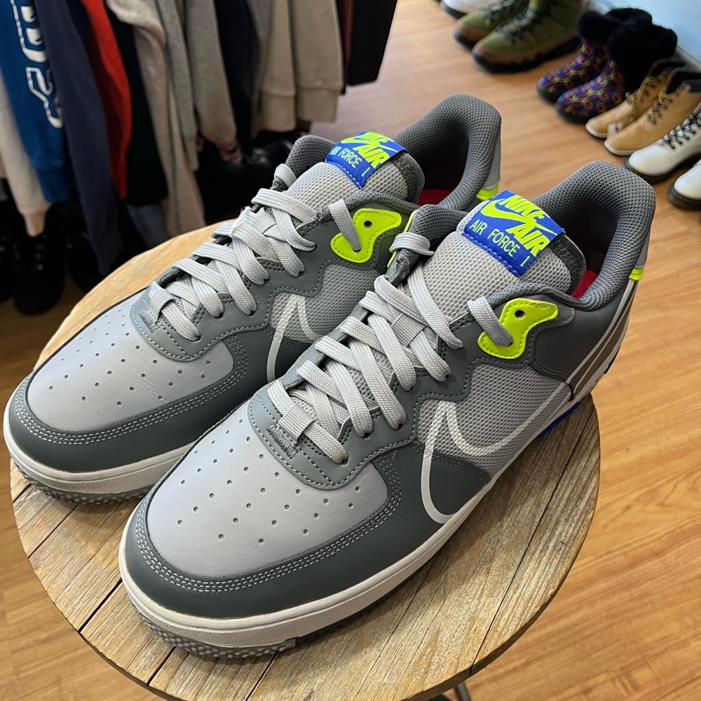 Nike Air Force 1 Low React Wolf Grey (GS) size: 12.5